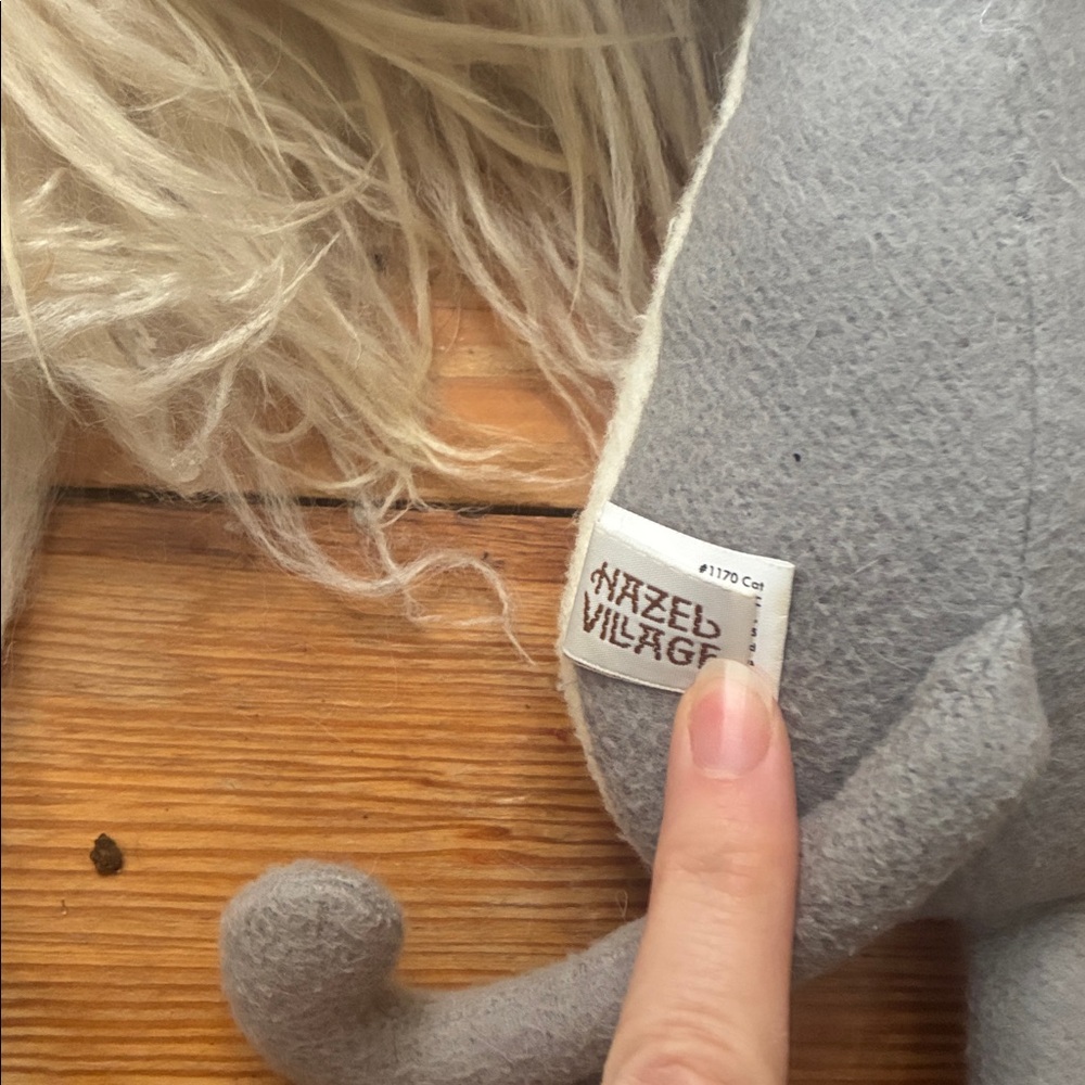 Hazel village Grace cat with outfit - Picture 6 of 9